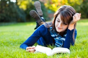 woman-reading-book