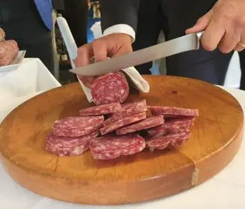 festa-salame-cremona-taglio-adj-min