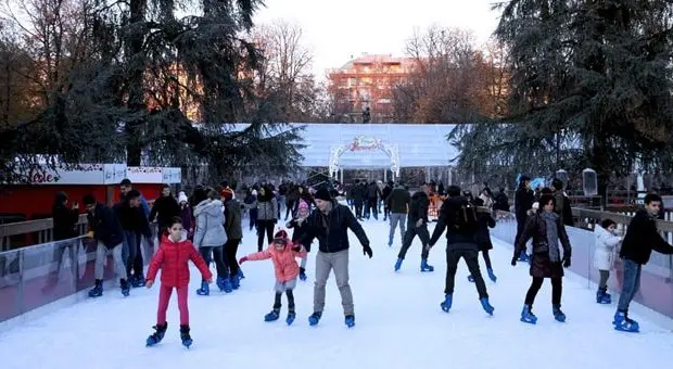 villaggio delle meraviglie pista di pattinaggio