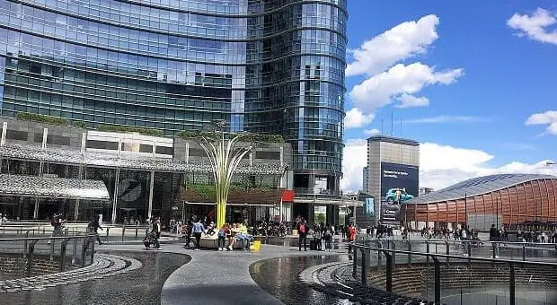 piazza gae aulenti