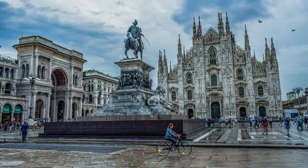 milano-piazza-duomo-min