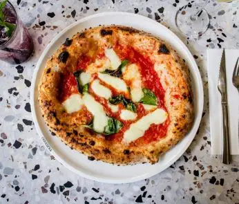 pizza-margherita-piatto-min