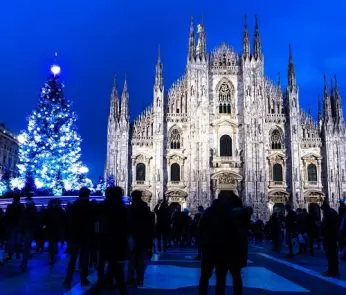 Albero-natale-duomo-coca-cola-min