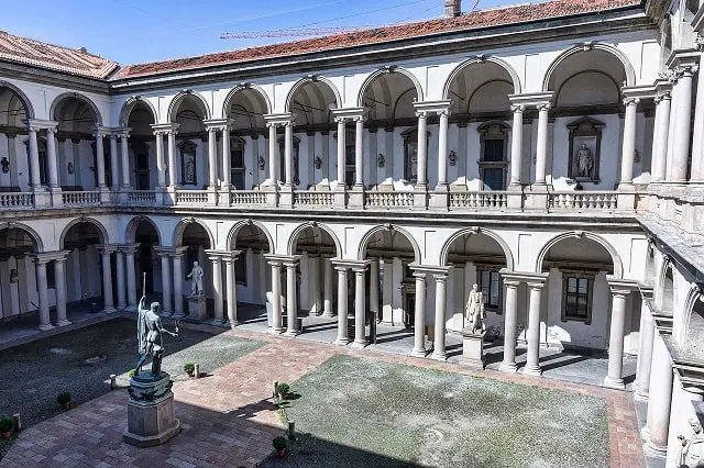 brera-cortile-pinacoteca-min